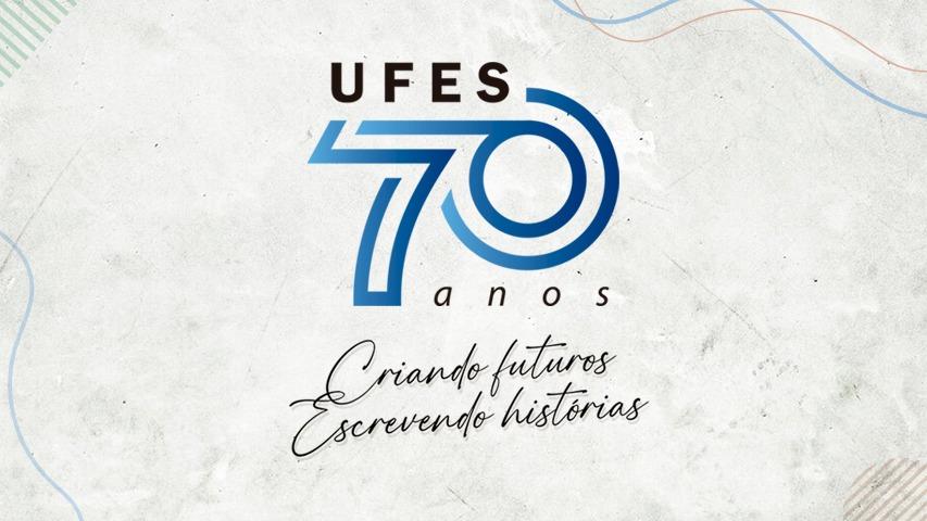 Logomarca comemorativa onde se lê Ufes 70 anos, com destaque para o número 70 em tons de azul, e o slogan criando futuros, escrevendo histórias