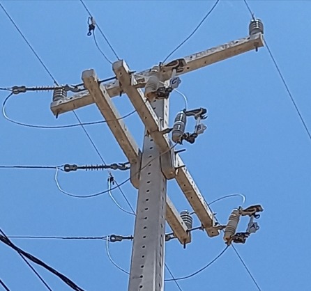 Foto de um posto de rede elétrica