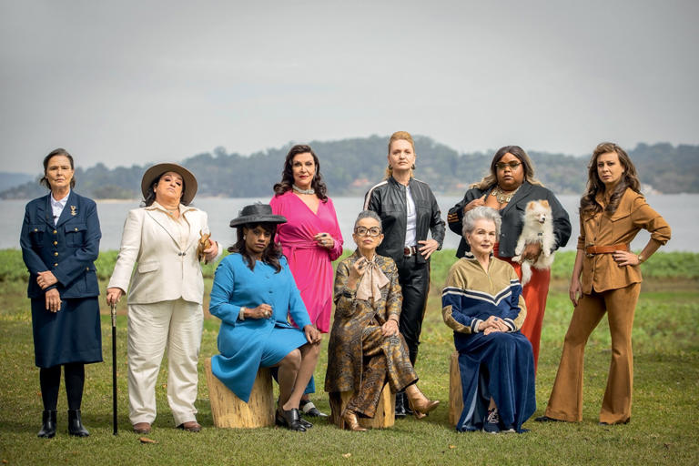 Foto do elenco de O Clube das Mulheres de Negócios