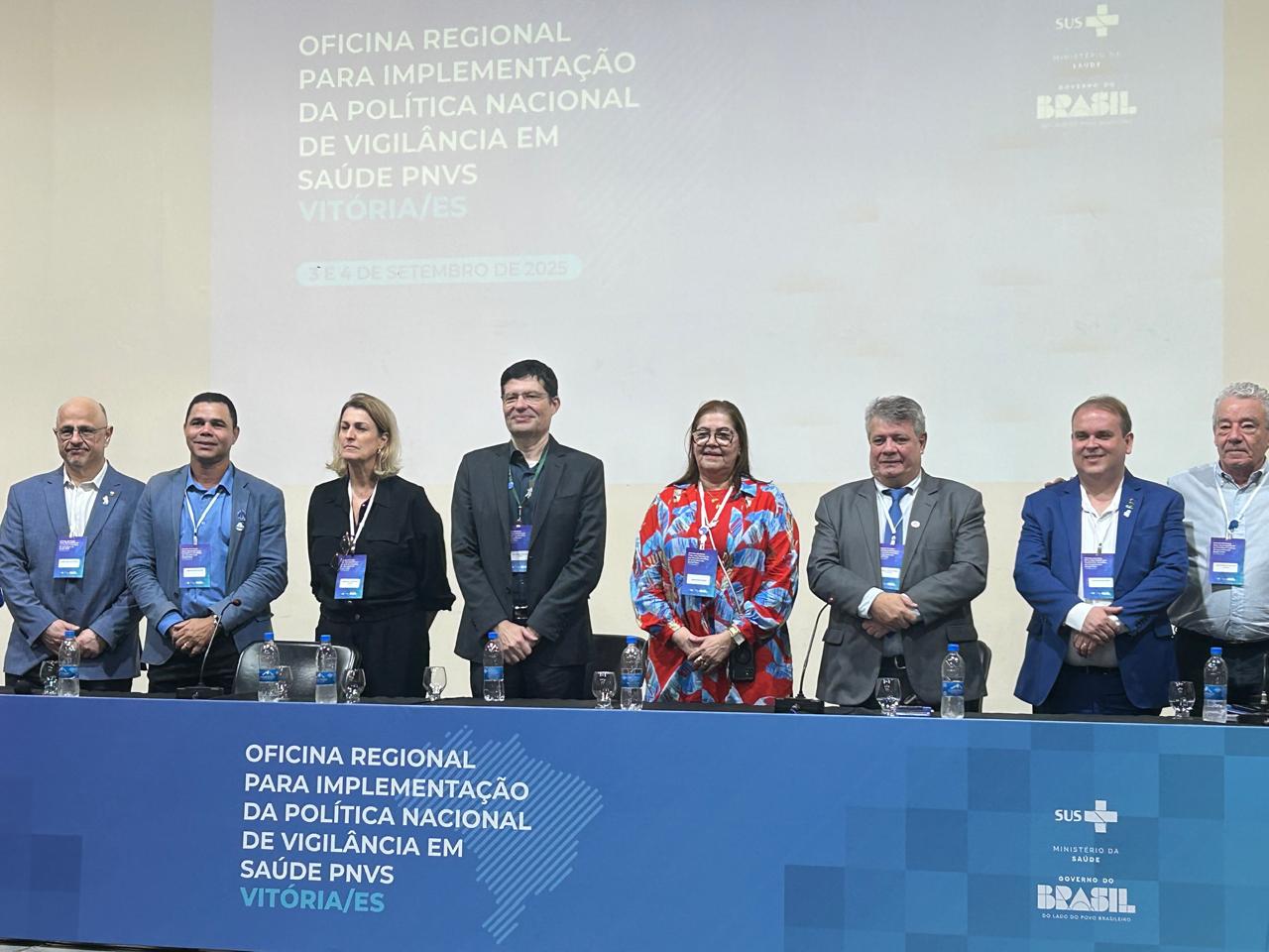 Foto da mesa de abertura do evento