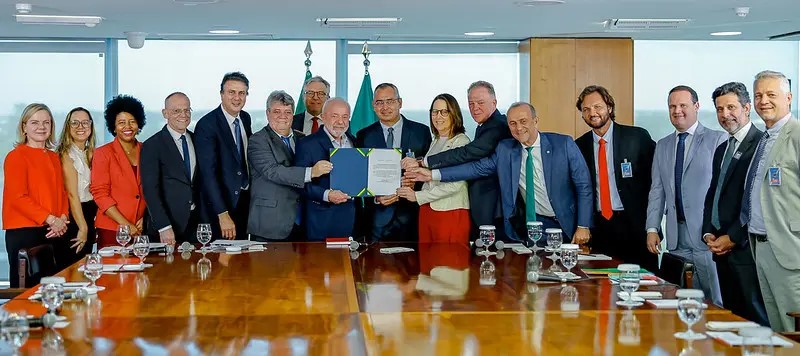 Foto da solenidade onde foi autorizada a criação do curso de medicina em São Mateus