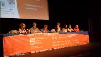 Foto dos organizadores do evento na mesa de encerramento