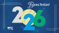 Cartaz com fundo azul, o número 2026 nas cores branca, amarela, azul e verde e a mensagem "Boas festas!"