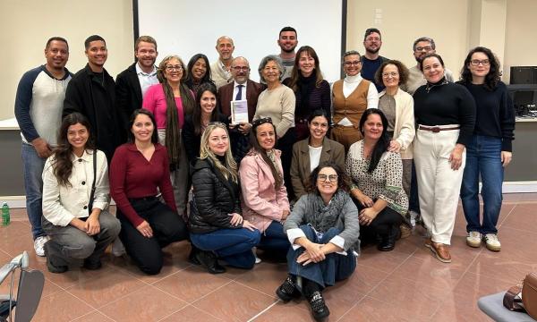 Foto do grupo na Universidade de Sassari