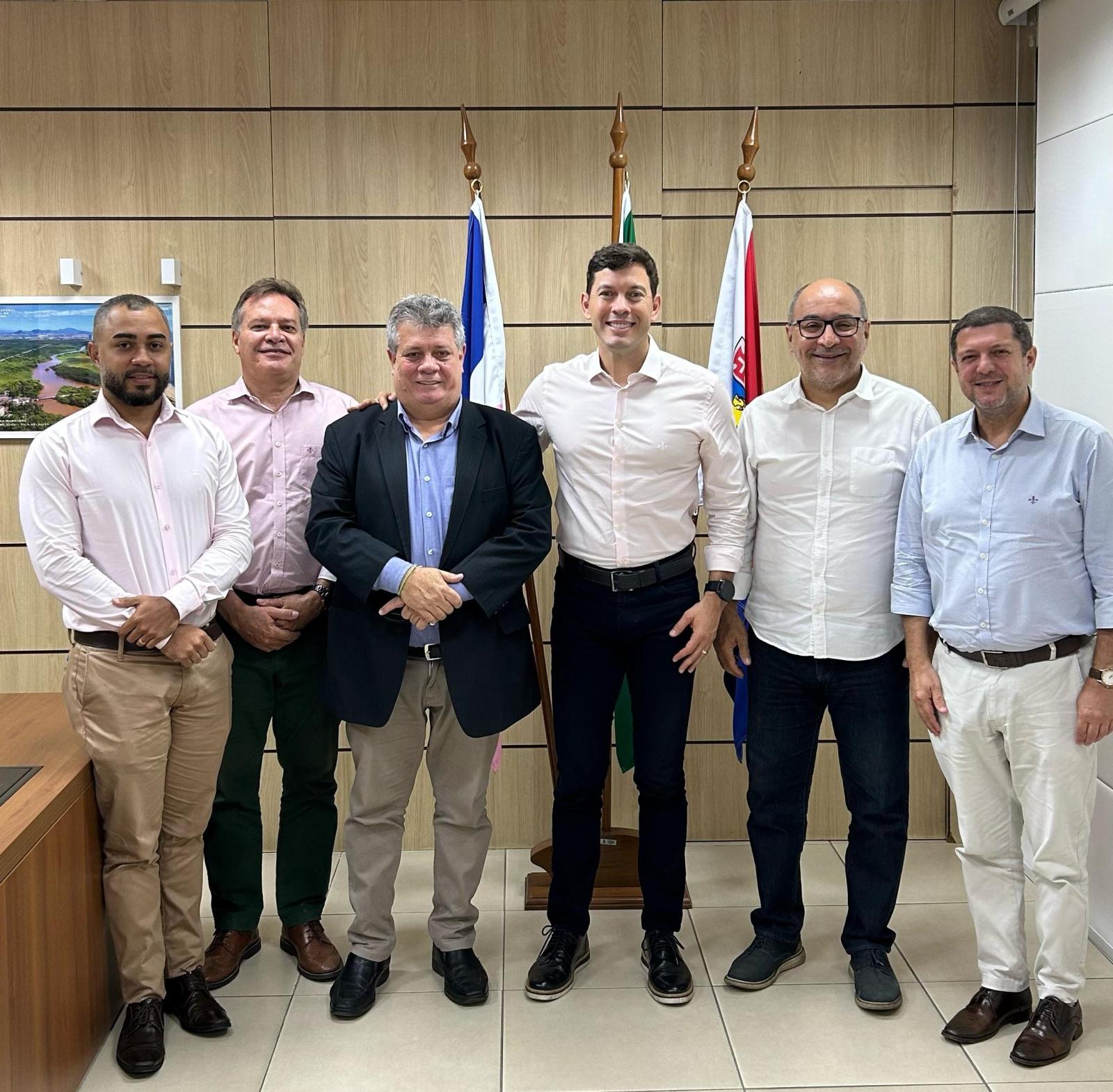 Foto dos participantes da reunião no gabinete do prefeito de Vila Velha