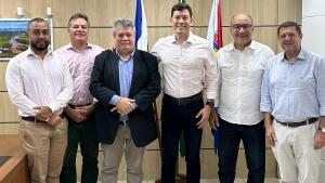 Foto dos participantes da reunião no gabinete do prefeito de Vila Velha