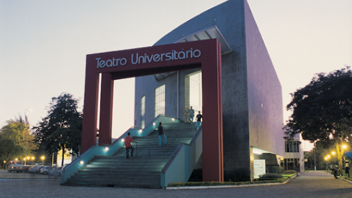 Foto da fachada do Teatro Universitário