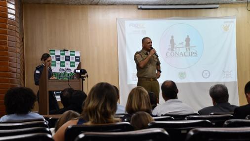 Foto de palestra no primeiro dia do evento